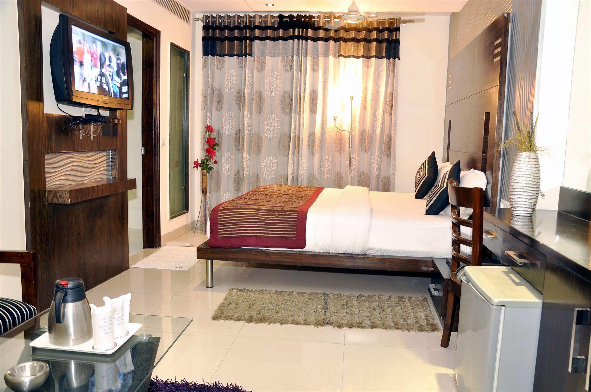 Hotel Delhi 55 -City Center New Delhi Exterior photo