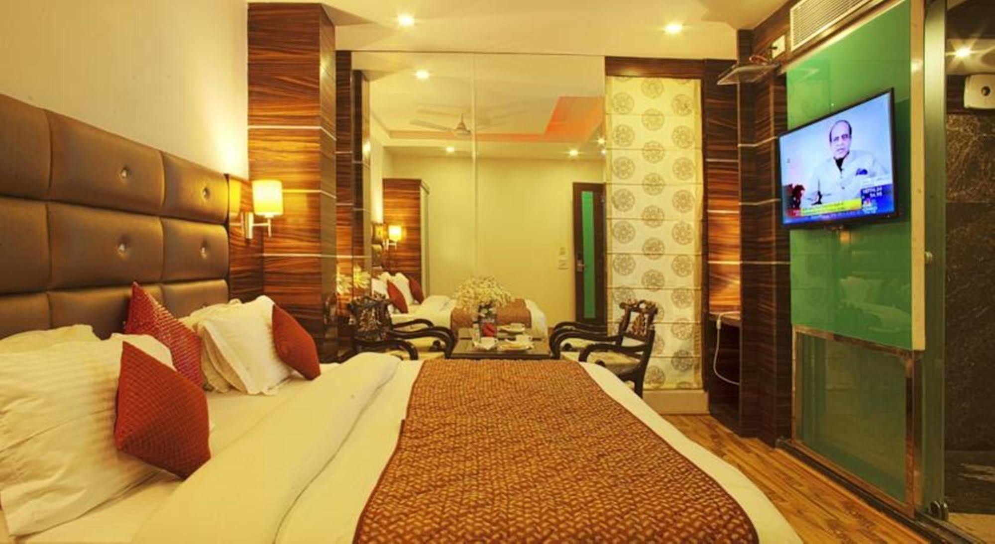Hotel Delhi 55 -City Center New Delhi Exterior photo