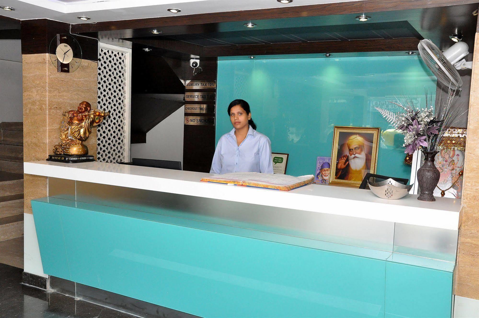 Hotel Delhi 55 -City Center New Delhi Exterior photo