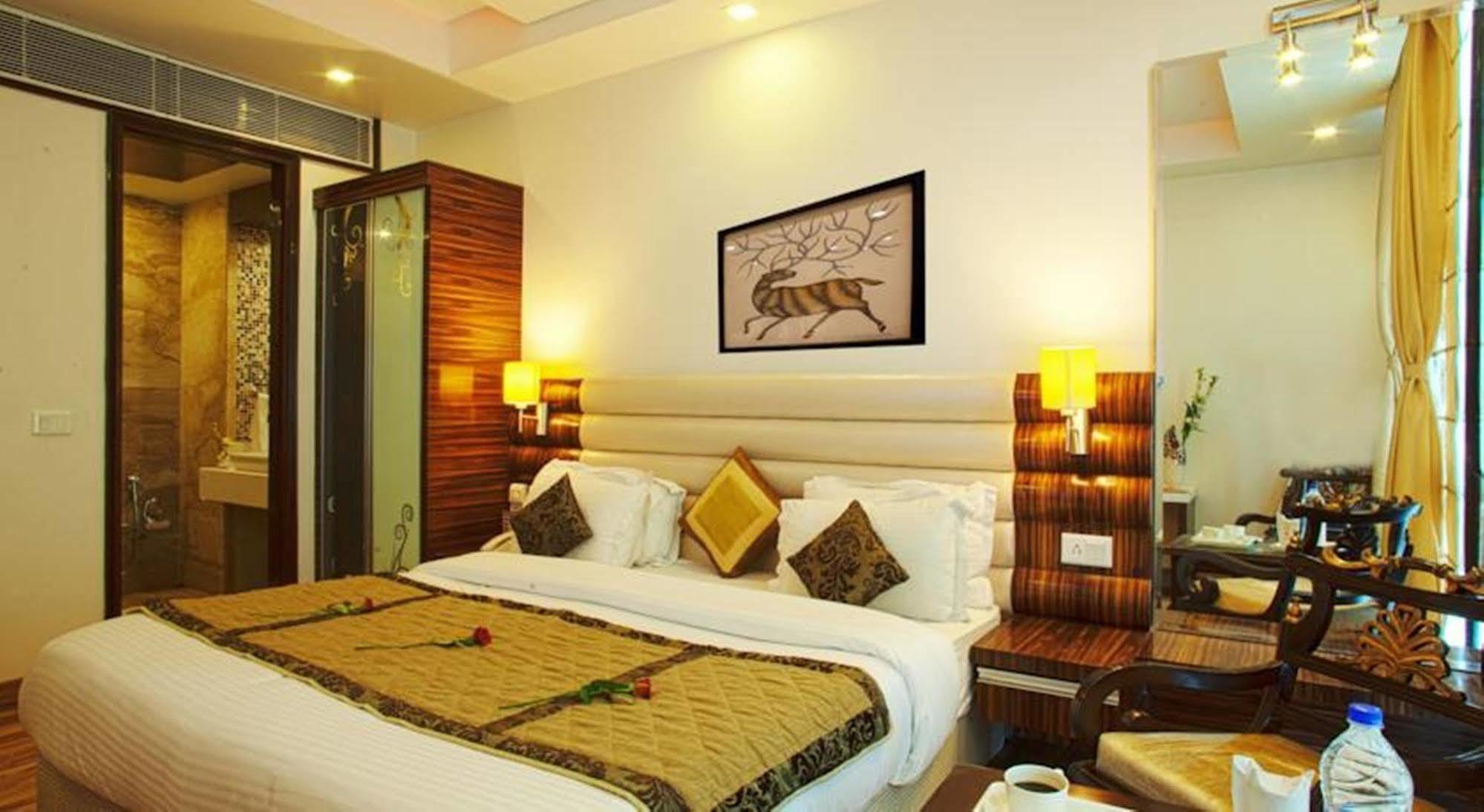 Hotel Delhi 55 -City Center New Delhi Exterior photo